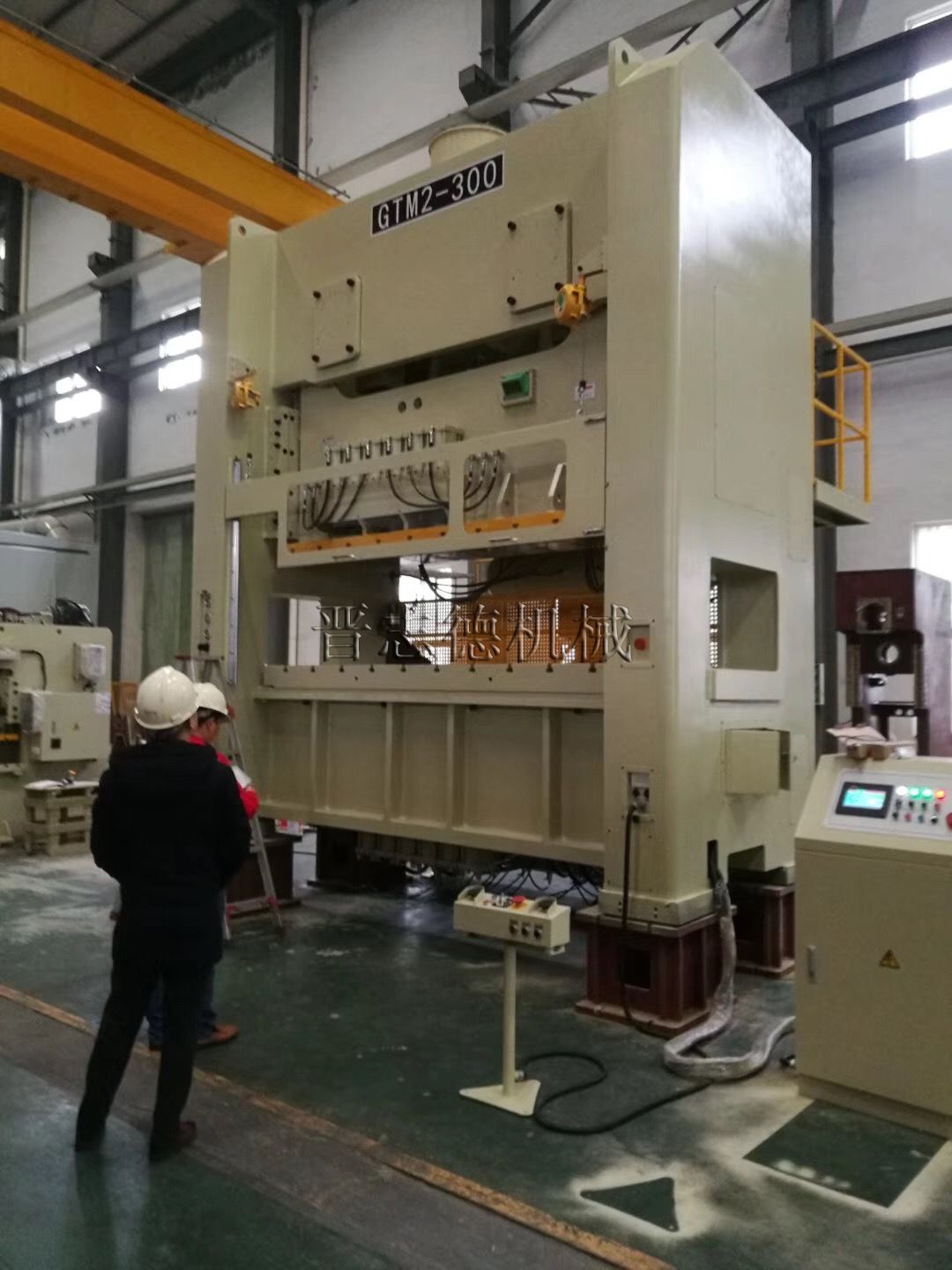 300噸氣動精密沖床，300噸精密沖床